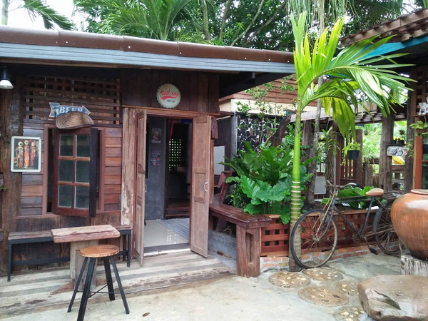 แบบบ้านไม้แนวดิบๆ จากไม้เก่า