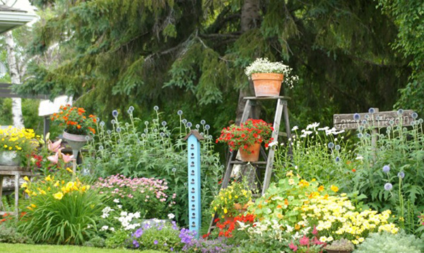 จัดสวนสวย กับบันไดไม้เก่า