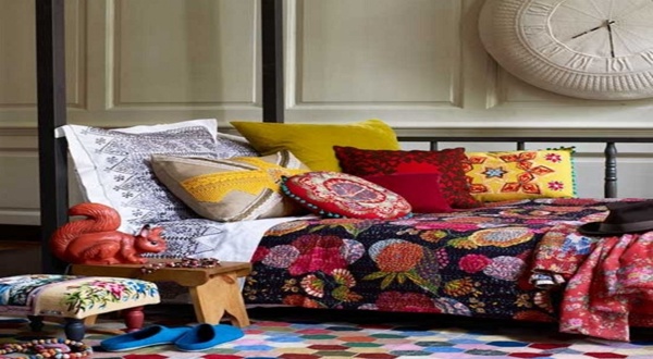 สีสันของห้องนั่งเล่นบรรเจิดสุดๆ