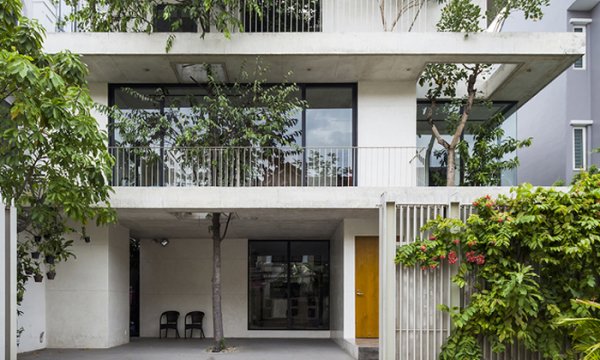 พาไปชม บ้านแห่งต้นไม้ ผสมผสานธรรมชาติเข้ากับพื้นที่อยู่อาศัยในสไตล์โมเดิร์นที่เรียบง่าย
