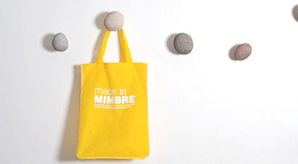 ที่แขวนเสื้อผ้าติดผนังที่ทำมาจากหินอัศจรรย์