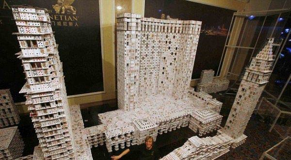 สถาปัตยกรรมจากไพ่