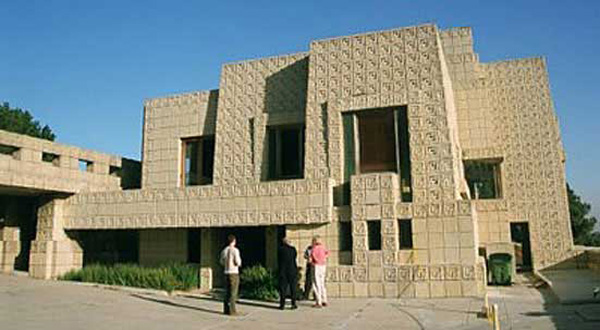 บ้านคอนกรีตบล็อกสไตล์ frank Lloyd Wright