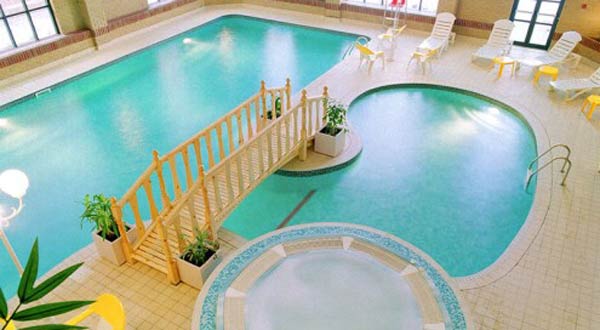 สระว่ายน้ำในร่ม สวยๆ