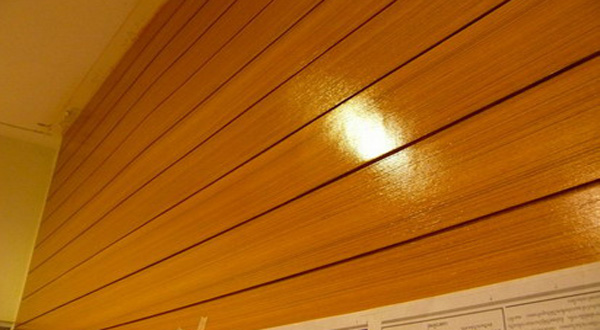 ตกแต่งผนังด้วยไม้อัดสักอิตาลี่ 