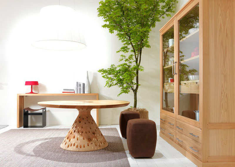 โต๊ะไม้ โคมไฟ ตู้โชว์ โต๊ะไม้ โคมไฟ ตู้โชว์