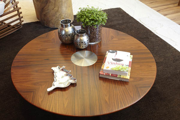 โต๊ะไม้ พรม