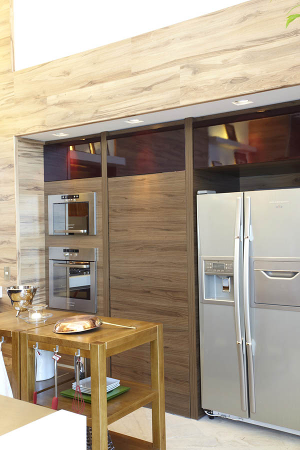 ผนังไม้ โต๊ะวางของ