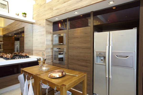 ตะขอสแตนเลส ผนังไม้ โต๊ะไม้