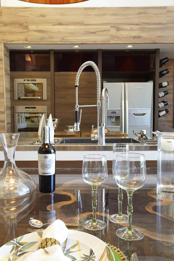 ผนังไม้ เคาน์เตอร์ครัว