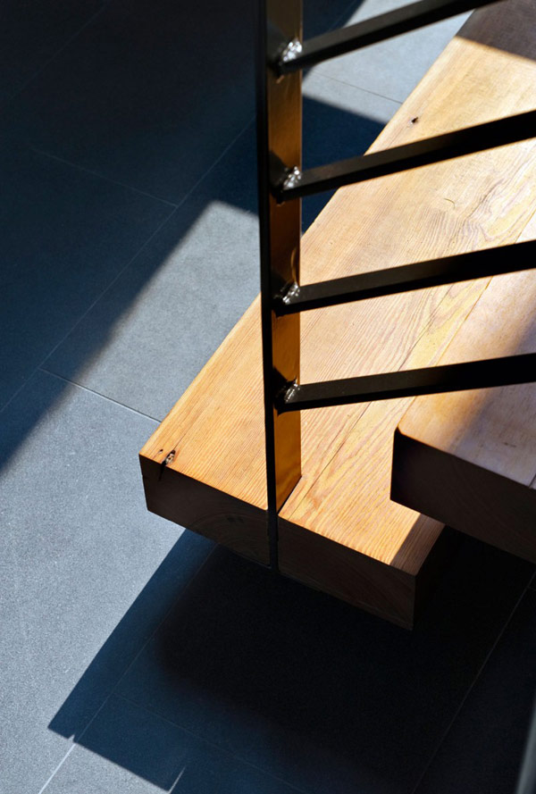 บันไดไม้ ราวจับบันได กระเบื้องปูพื้น บันไดไม้ ราวจับบันได กระเบื้องปูพื้น