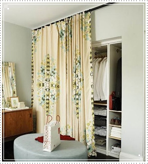 ตู้เสือผ้าแบบติดผนัง