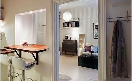 โต๊ะไม้ โคมไฟ