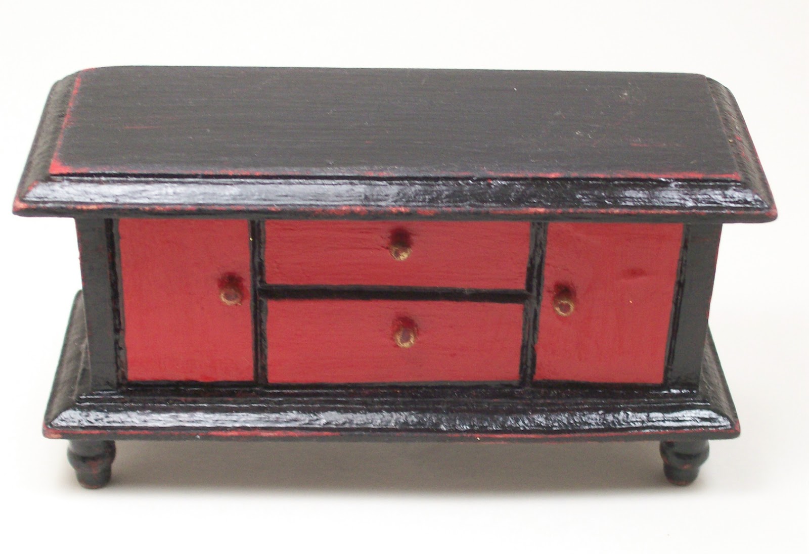 โต๊ะไม้ขนาดจิ๋ว โต๊ะไม้ขนาดจิ๋ว