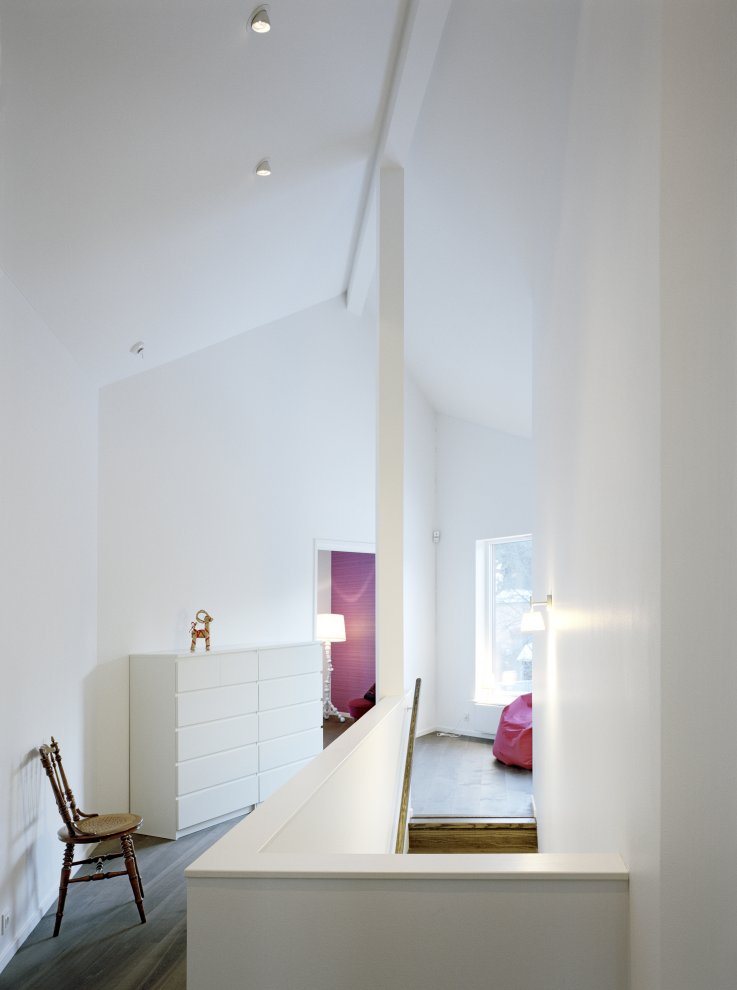 ตู้เก็บของสีขาว 