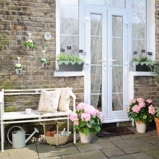 จัดมุมนั่งเล่นในสวน จัดมุมนั่งเล่นในสวน