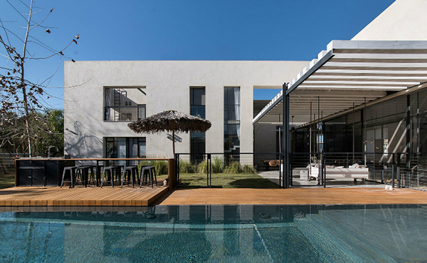 สระว่ายน้ำ