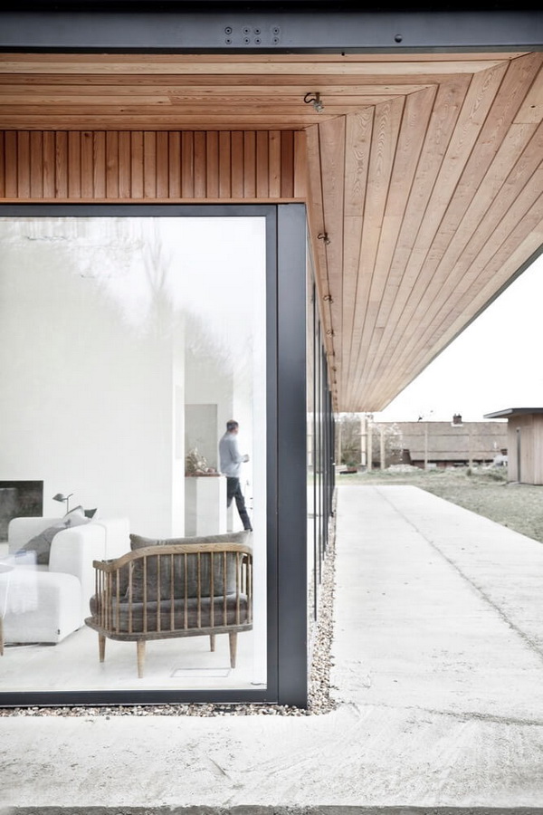 ด้านบนตกแต่งด้วยไม้ระแนง