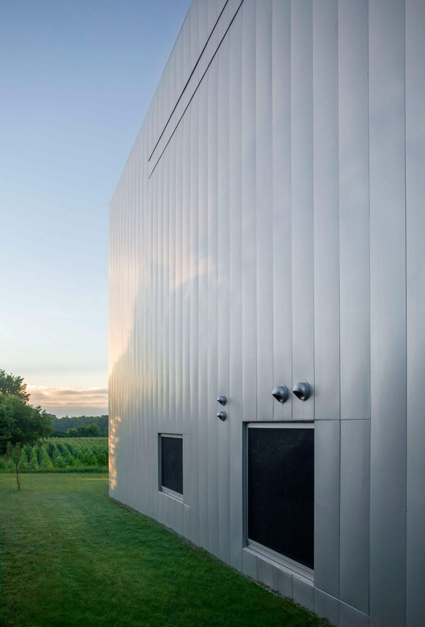 ตกแต่งด้วยแผ่นสังกะสี