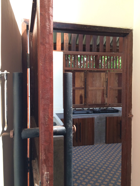 มือจับประตู