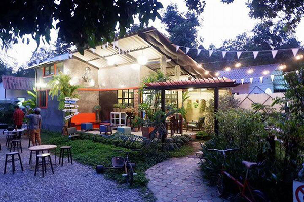 บ้านปูนเปลือย