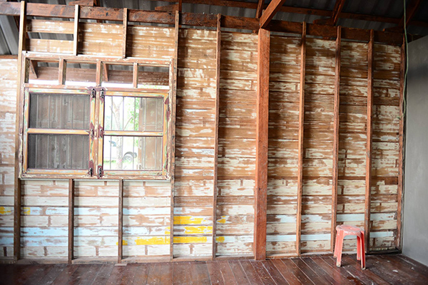 ผนังไม้