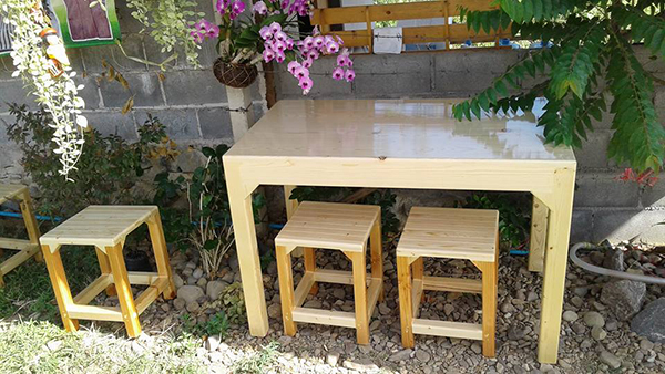 โต๊ะกินข้าว ไม้สน โต๊ะกินข้าว ไม้สน