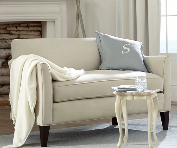 โซฟาตัวเล็กๆ กับพื้นทีจำกัด