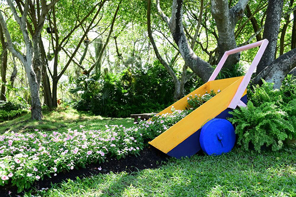 แต่งสวนสวย ด้วยรถเข็น