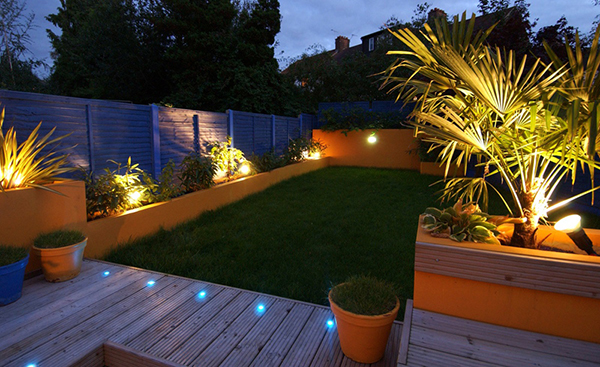 แสงไฟในสวน