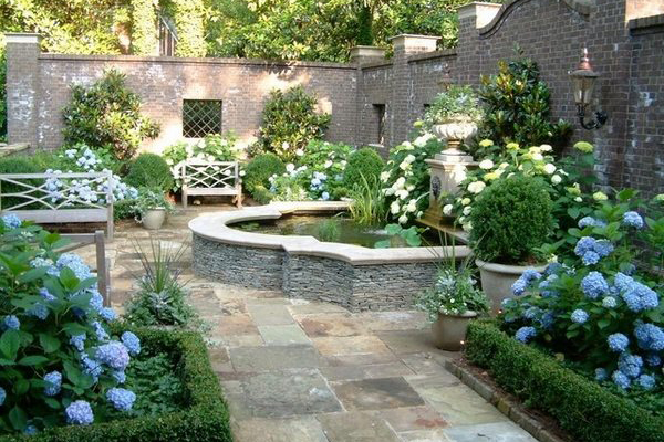 จัดสวนสไตล์อังกฤษ กับมุมนั่งเล่นสบายๆ