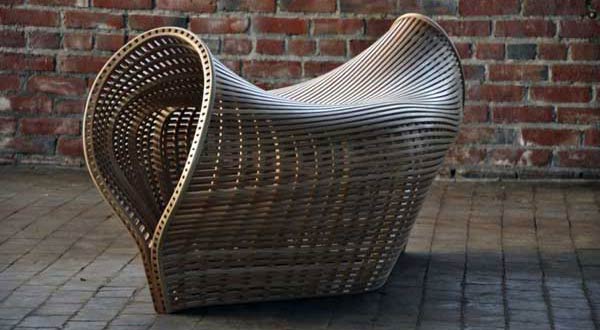 เก้าอีไม้เส้นโค้ง