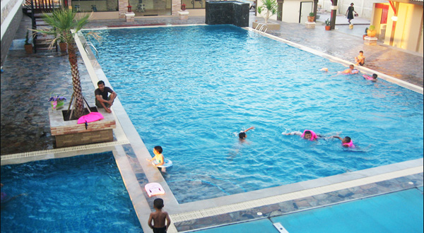 เลือกใช้ระบบบำบัดน้ำสำหรับสระว่ายน้ำ