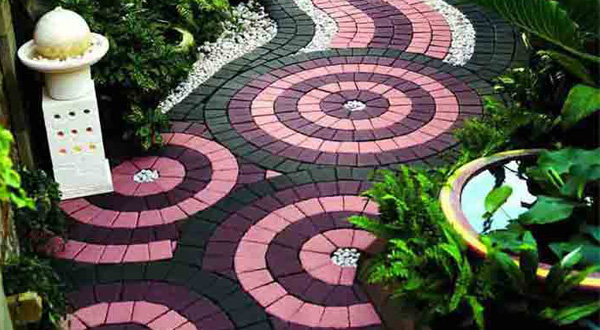 บริเวณบ้านดูสวยได้ด้วยอิฐบล็อค