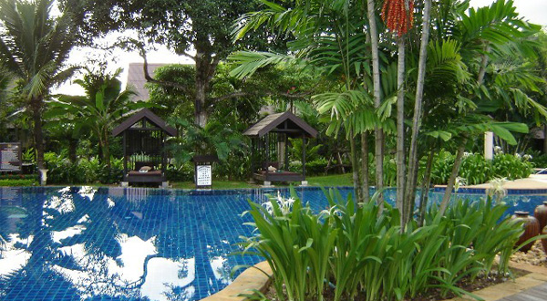 สร้างบรรยากาศให้สระว่ายน้ำ