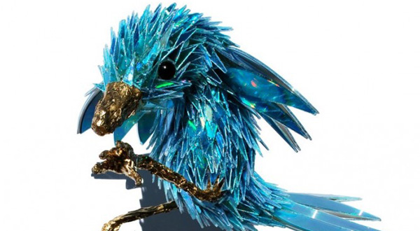 ประติมากรรมที่สวยงามทำจากเศษทิ้งแผ่นซีดี