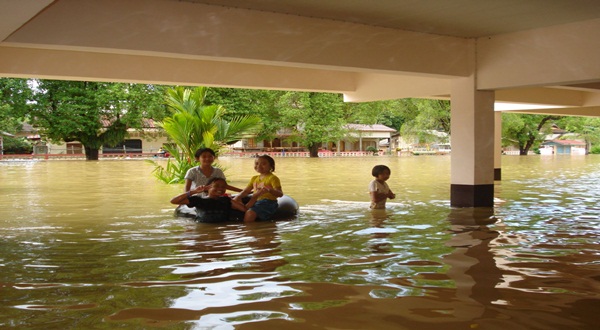 อยู่กับน้ำท่วมอย่างมีความสุข