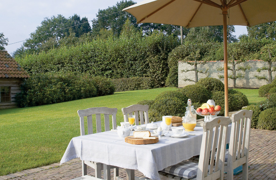 โต๊ะไม้ เก้าอี้ โต๊ะไม้ เก้าอี้