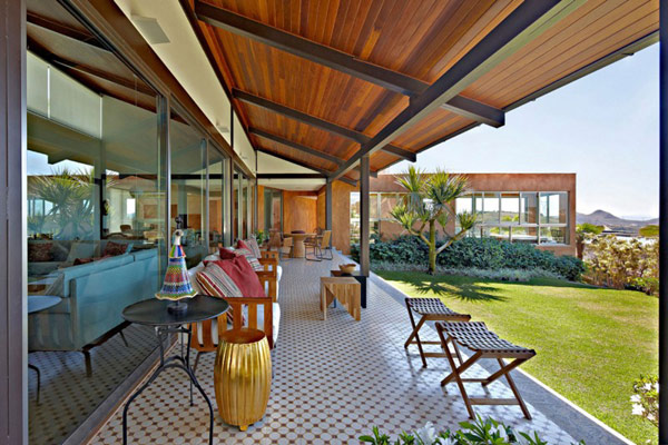 ไม้ระแนง โต๊ะกลม เก้าอี้ กระเบื้องปูพื้น ไม้ระแนง โต๊ะกลม เก้าอี้ กระเบื้องปูพื้น