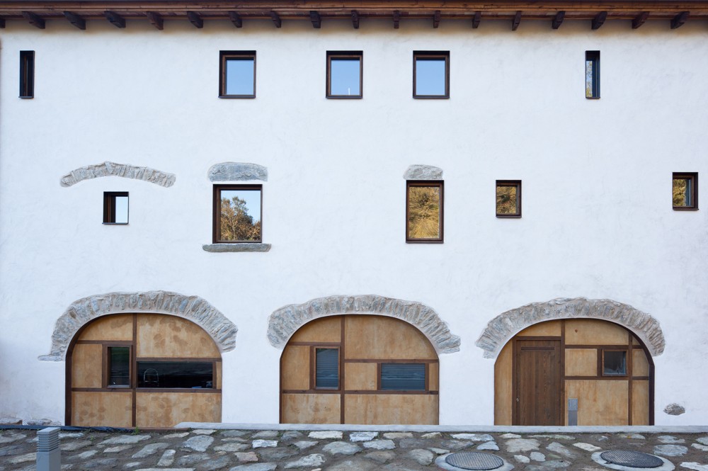 ตกแต่งผนังด้านนอกบ้าน ตกแต่งผนังด้านนอกบ้าน