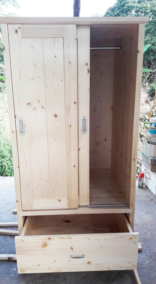 ตู้เสื้อผ้า ไม้สน ตู้เสื้อผ้า ไม้สน