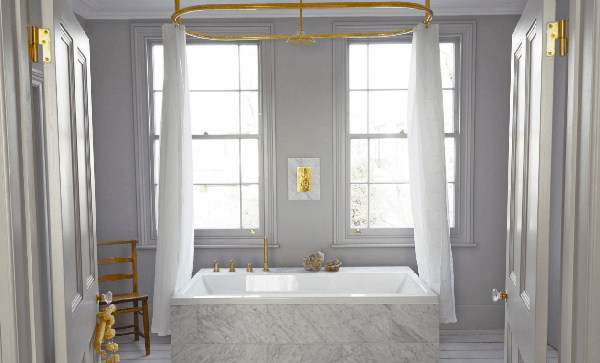 ตกแต่งห้องน้ำด้วยโลหะสีทอง